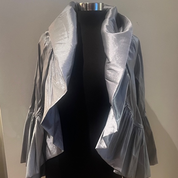 Chic Women's Silver Cape Jacket - Picture 2 of 6